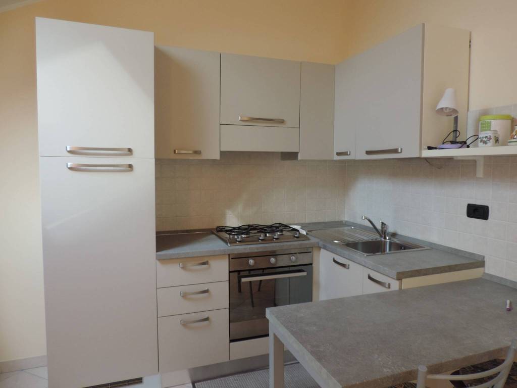 Appartamento a Alessandria in Via Luciano Raschio - Foto 3