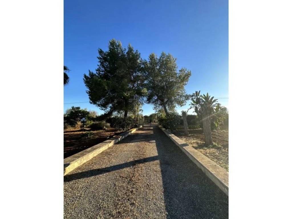 Villa a San vito dei normanni in Contrada Zambardo S.N.C. - Foto 2