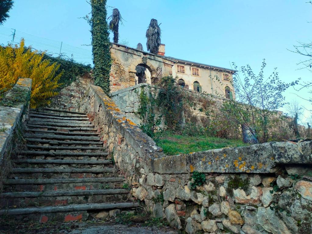 Palazzo / stabile a Verona in Via San Rocchetto di Quinzano, 8 - Foto 2