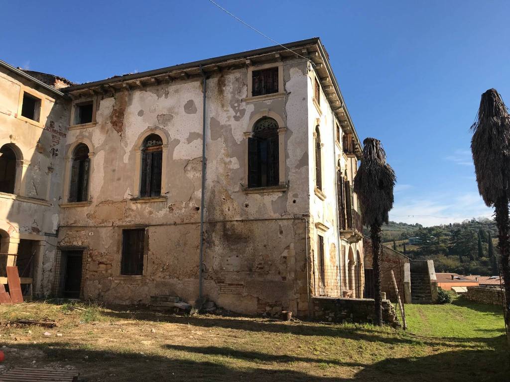 Palazzo / stabile a Verona in Via San Rocchetto di Quinzano, 8 - Foto 5
