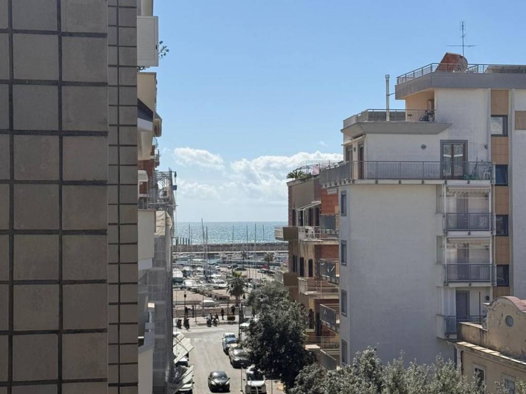 Appartamento a Nettuno in Via Cristoforo Colombo, 38 - Foto 1
