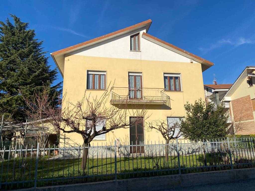 Villa a Dogliani in Viale Professor Giuseppe Gabetti, 146 - Foto 3