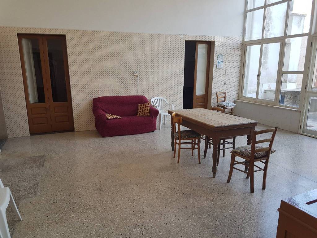 Appartamento a Trepuzzi in Via Oronzo Quarta, 20 - Foto 2