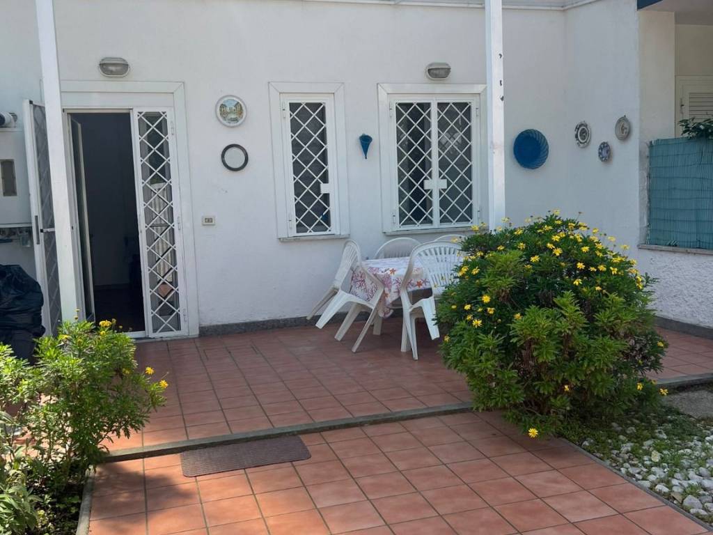 Villa a Fiumicino in Viale Castellammare - Foto 2