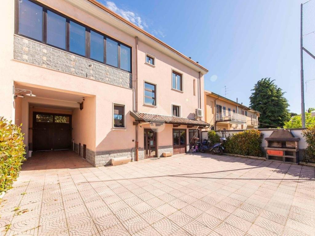 Villa a Lainate in Via Monte Grappa, 38 - Foto 2