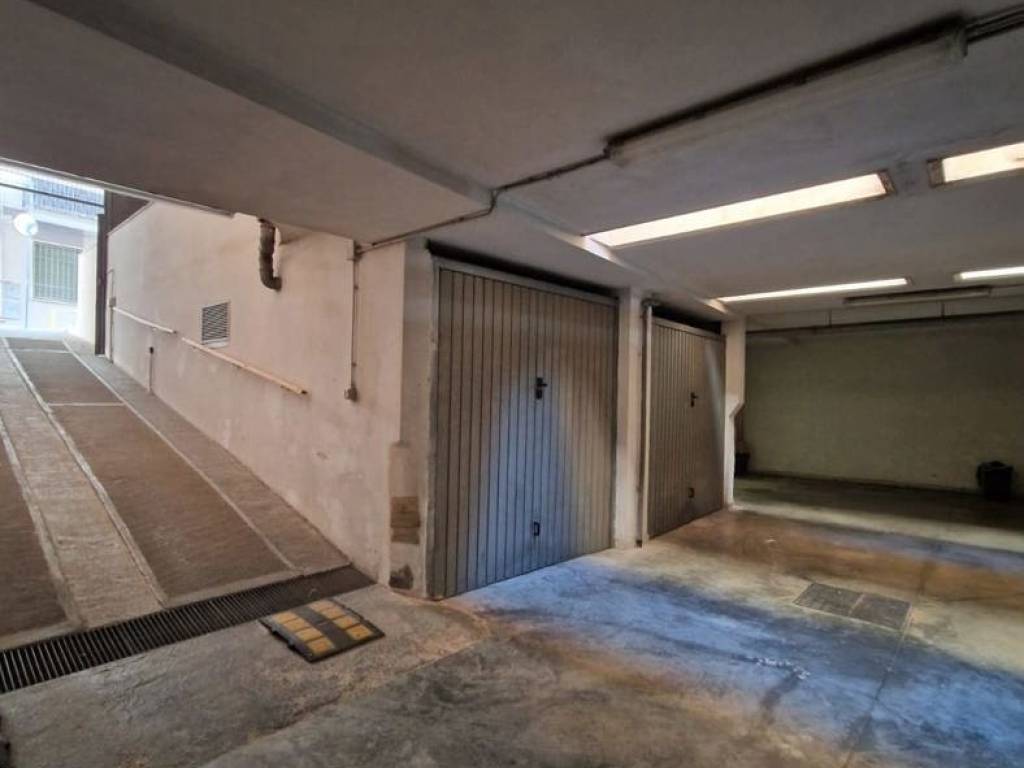 Box / garage a Brindisi in Via Montello, 21 - Foto 3