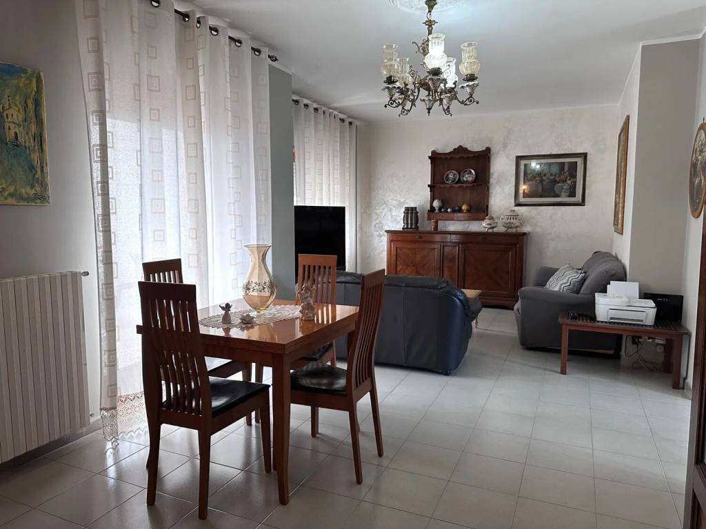 Appartamento a Crotone in Via G. De Nittis, 1 - Foto 2