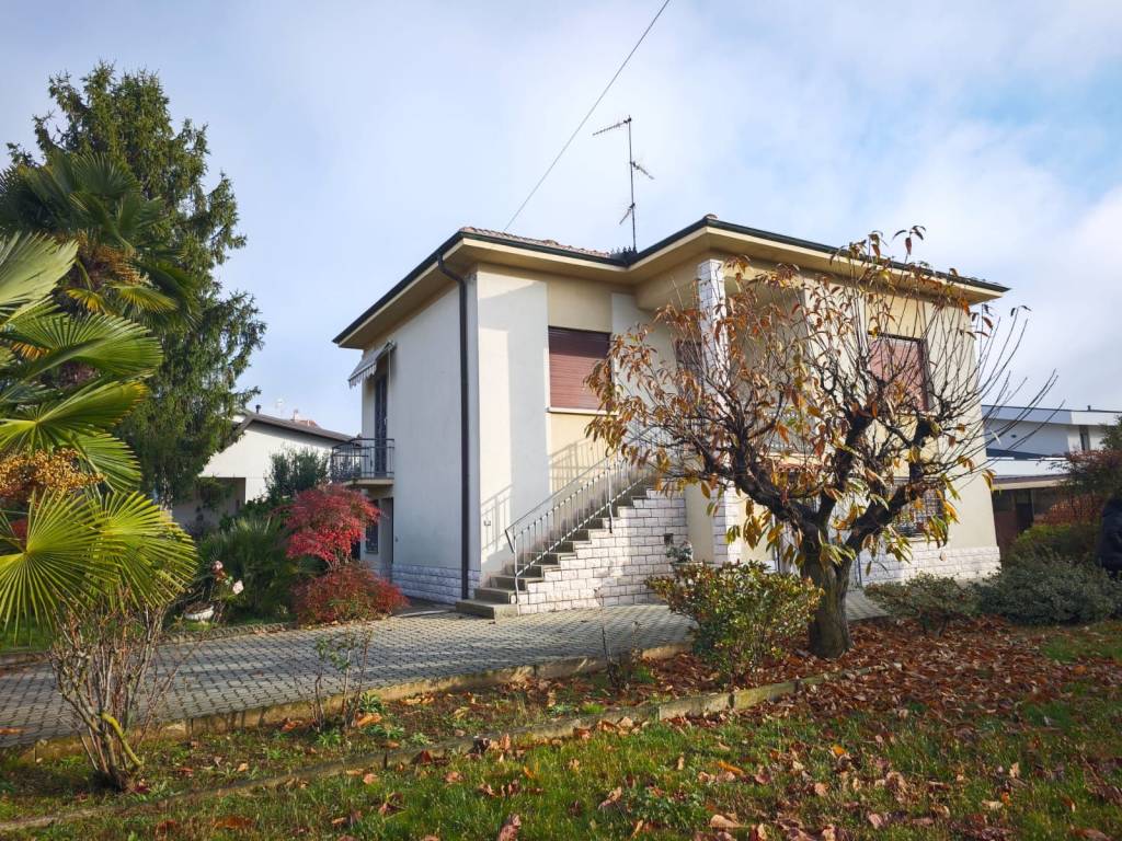 Villa a Cassano magnago in Via Leonardo da Vinci - Foto 2