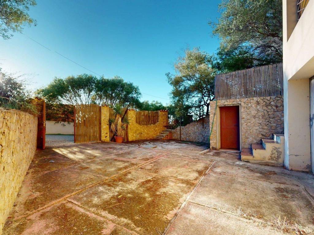 Villa a Quartu sant'elena in Via delle Robinie - Foto 2