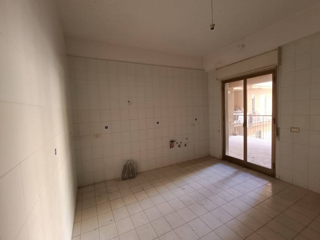 Appartamento a Milazzo in VIA COLONNELLO BERTE, 29 - Foto 2