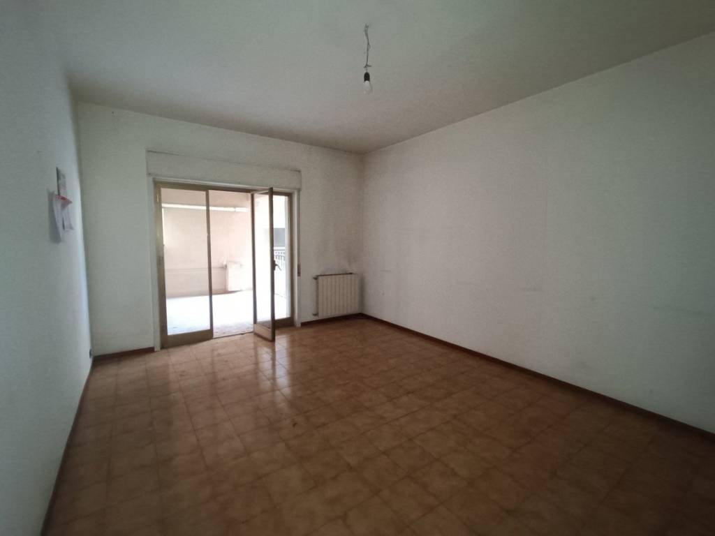 Appartamento a Milazzo in VIA COLONNELLO BERTE, 29 - Foto 4