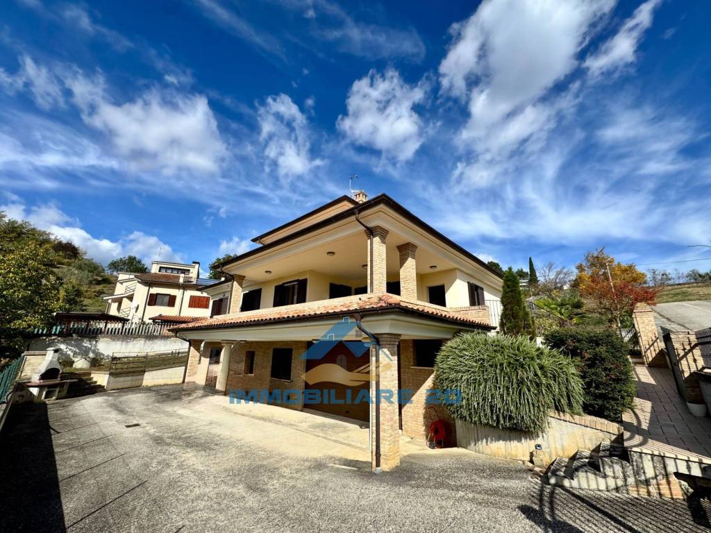 Villa a Torricella sicura in CONTRADA SANTA CHIARA, 34 - Foto 2