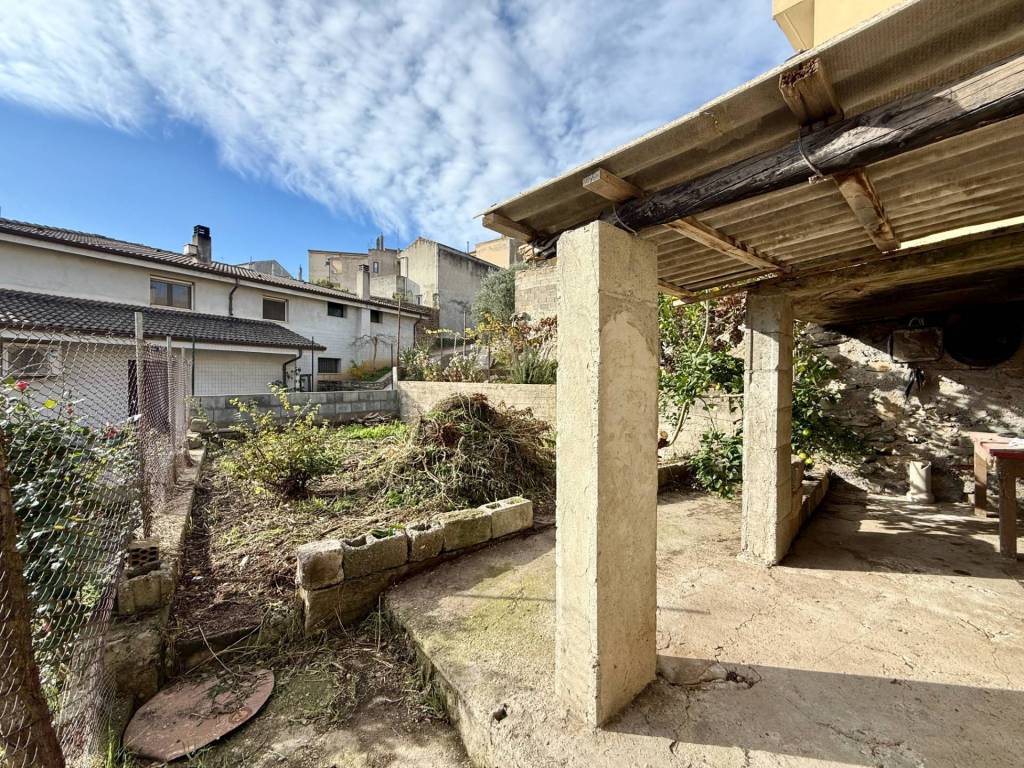 Casa indipendente a Villasalto in via Camillo Benso Conte di Cavour, 14 - Foto 2