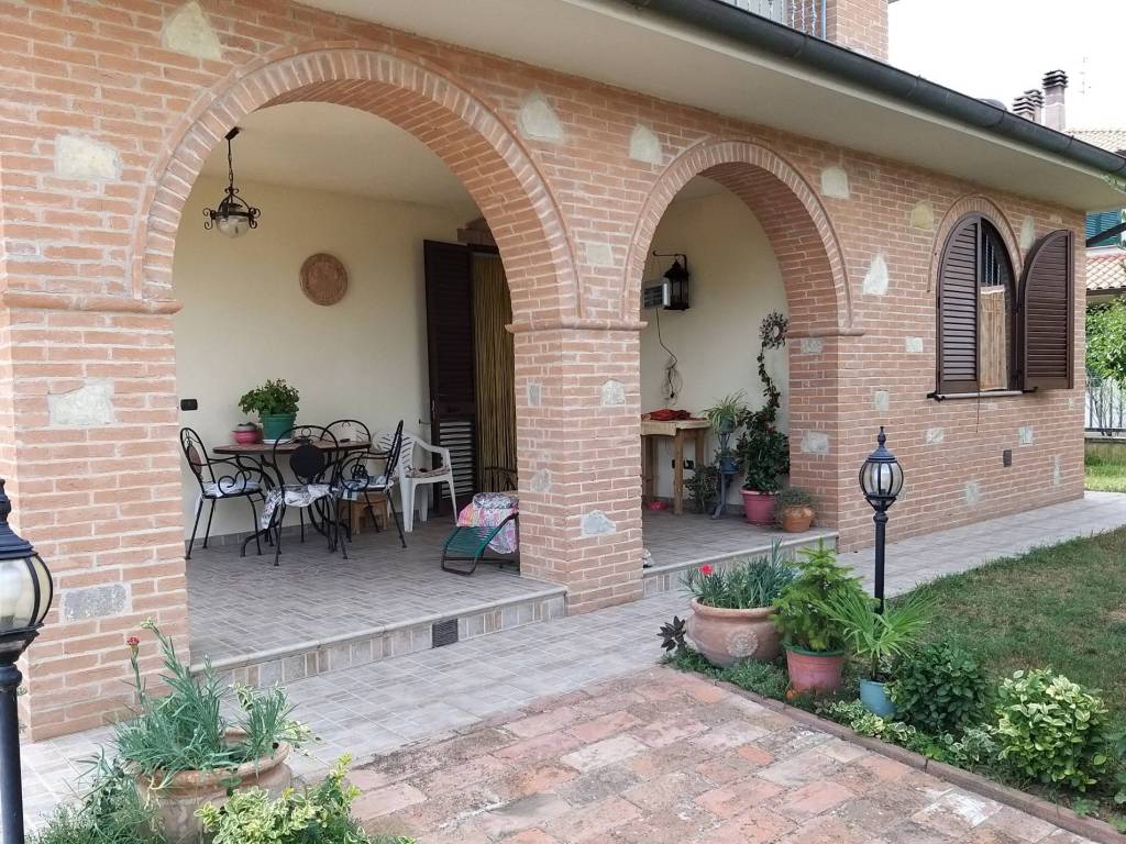 Villa a Castiglione del lago in Via Giuseppe Saragat - Foto 2