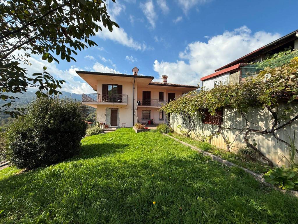 Villa a Asso in Via Carlo Mazza, 4 - Foto 3