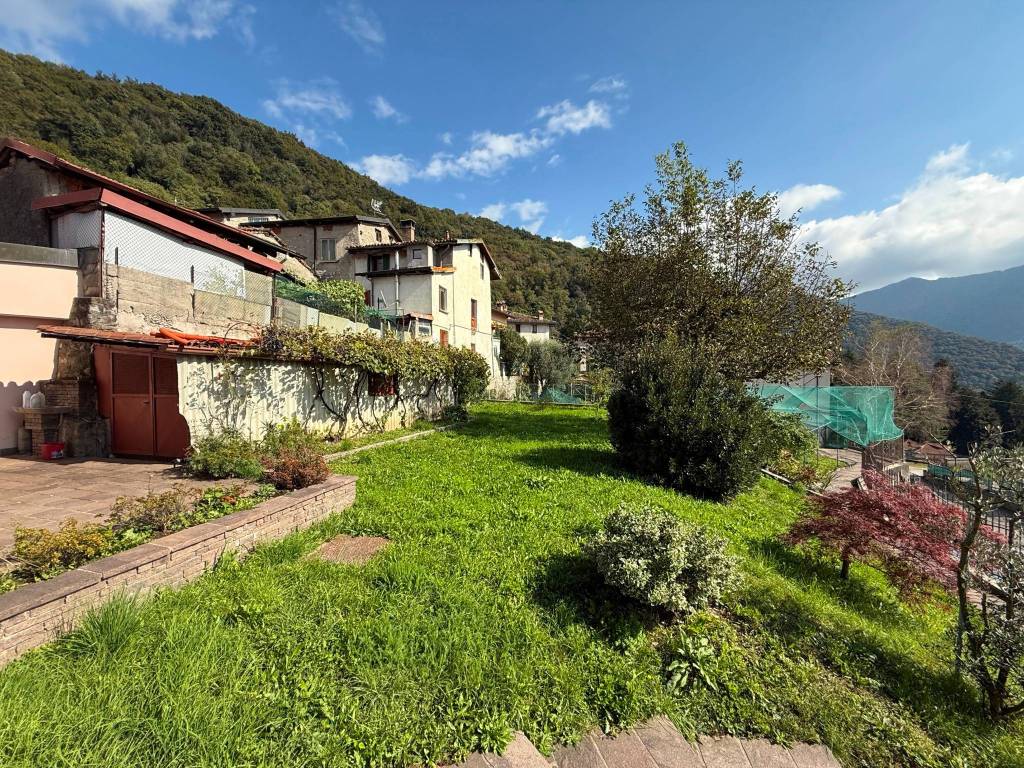 Villa a Asso in Via Carlo Mazza, 4 - Foto 4