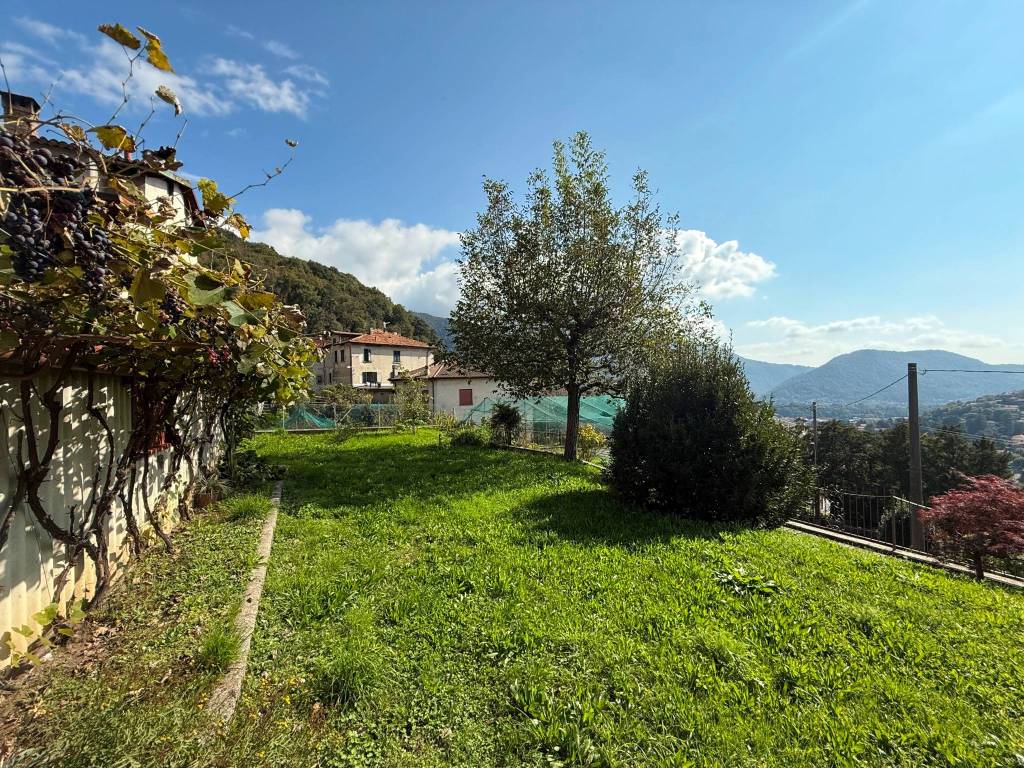 Villa a Asso in Via Carlo Mazza, 4 - Foto 5