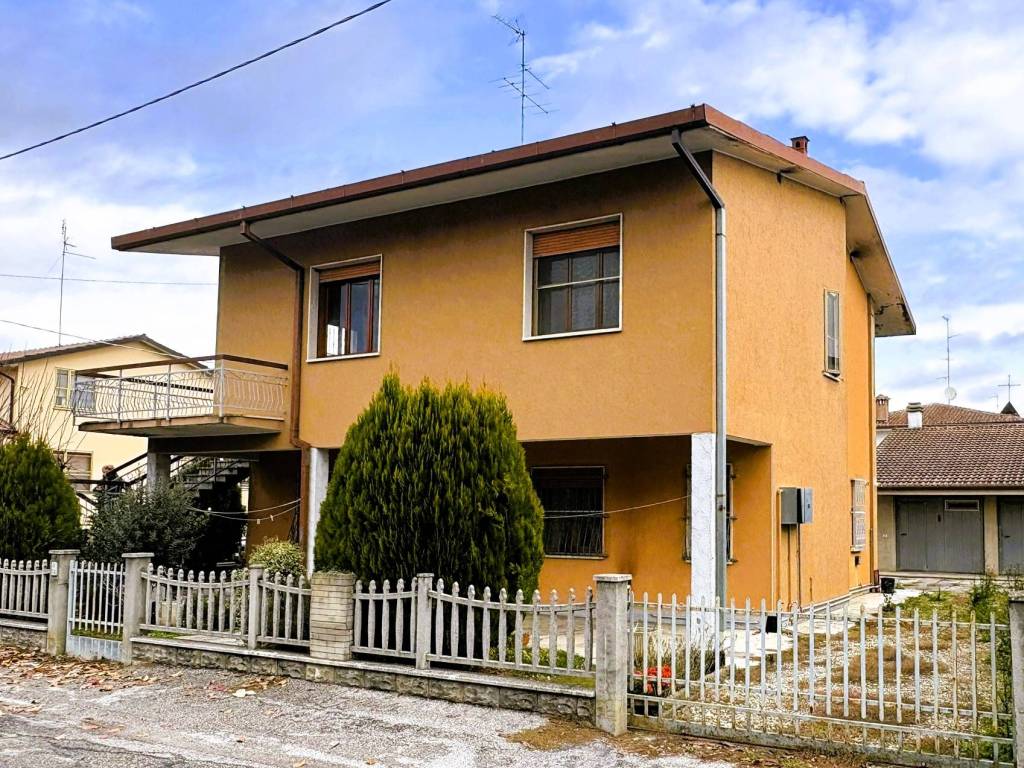 Villa a Bondeno in Via Normandia, 4 - Foto 3