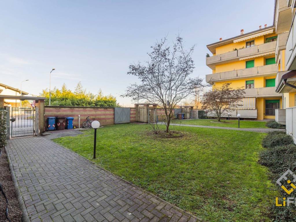 Appartamento a Trecate in Via Garzoli, 4 - Foto 2