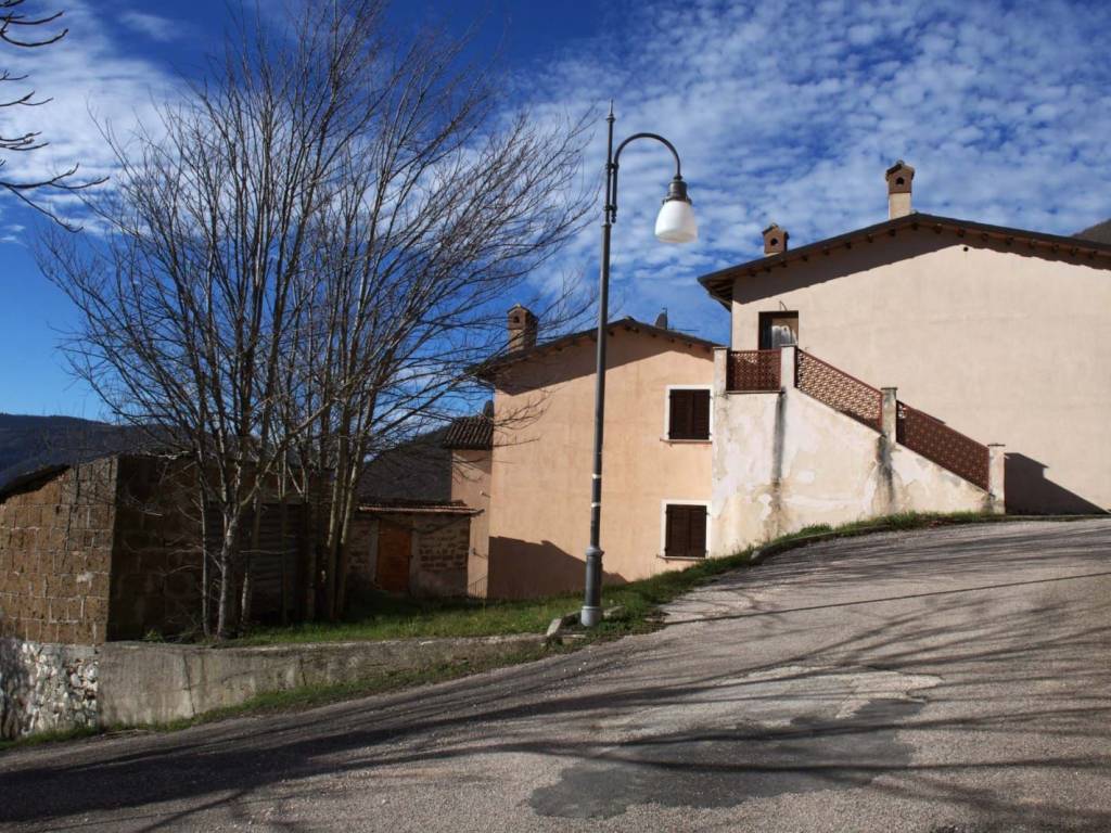 Appartamento a Nocera umbra in Località Schiagni, 18 - Foto 3