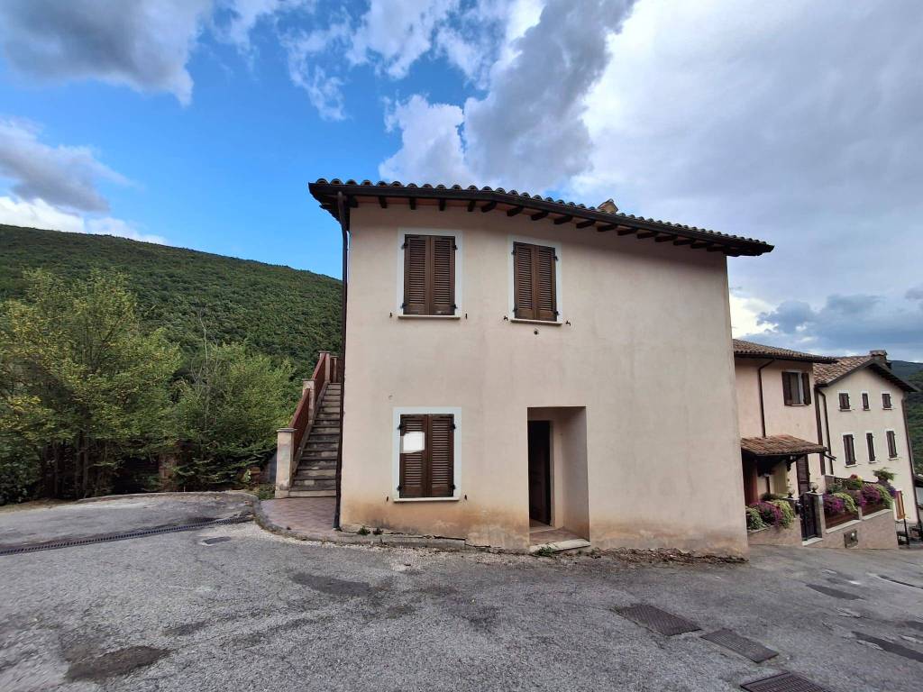 Appartamento a Nocera umbra in Località Schiagni, 18 - Foto 5