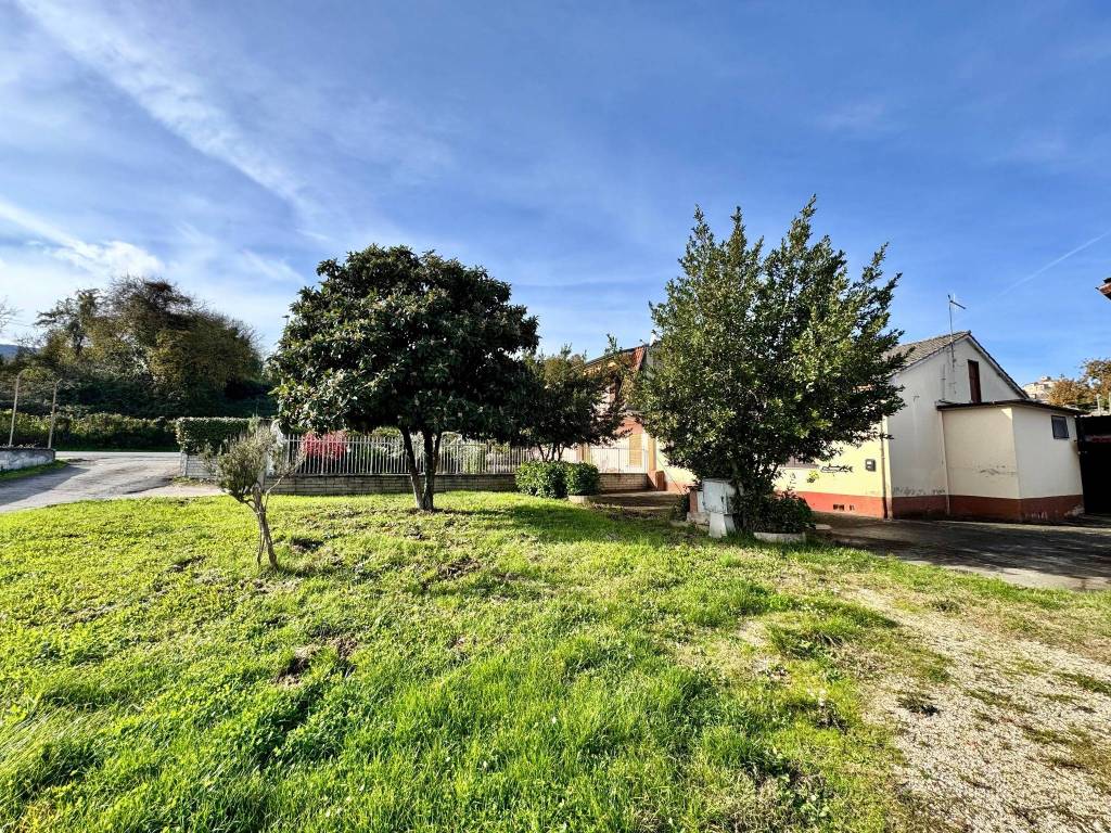 Villa a Ceccano in Via Gaeta - Foto 3