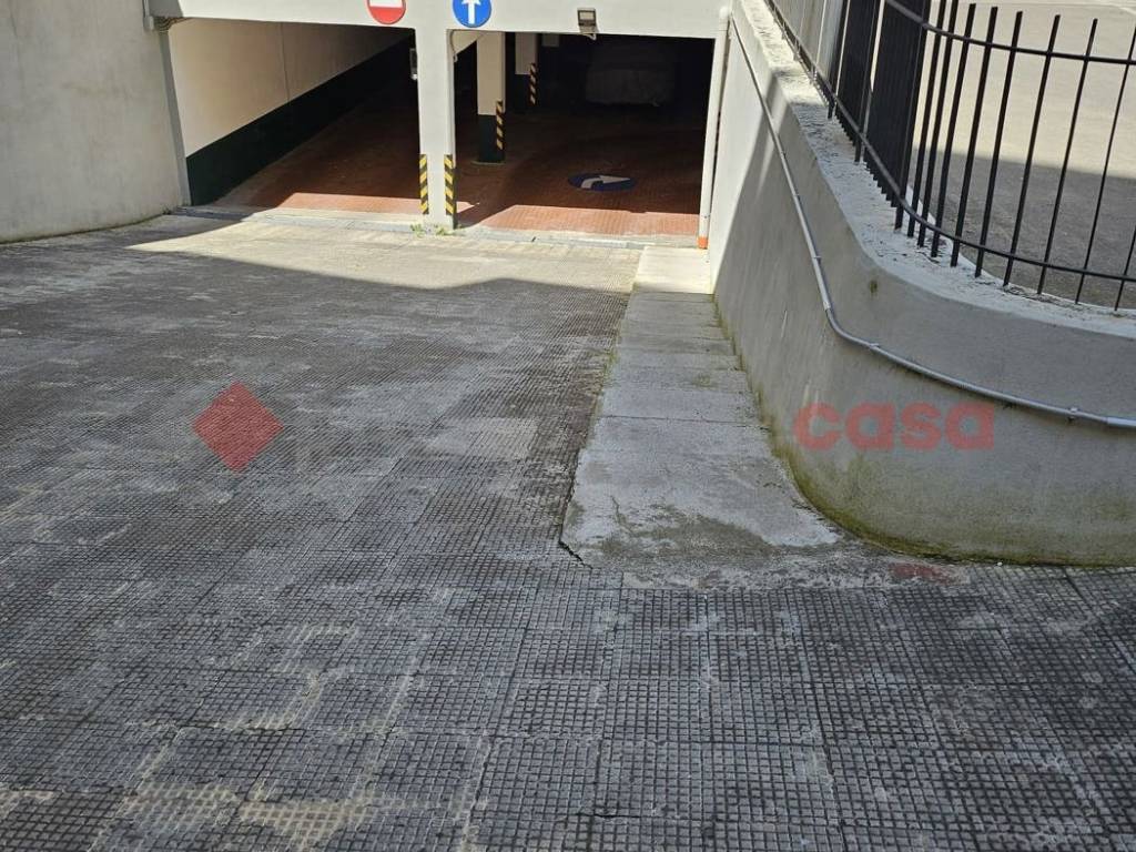 Box / garage a Bari in Via Capruzzi, 276 - Foto 2