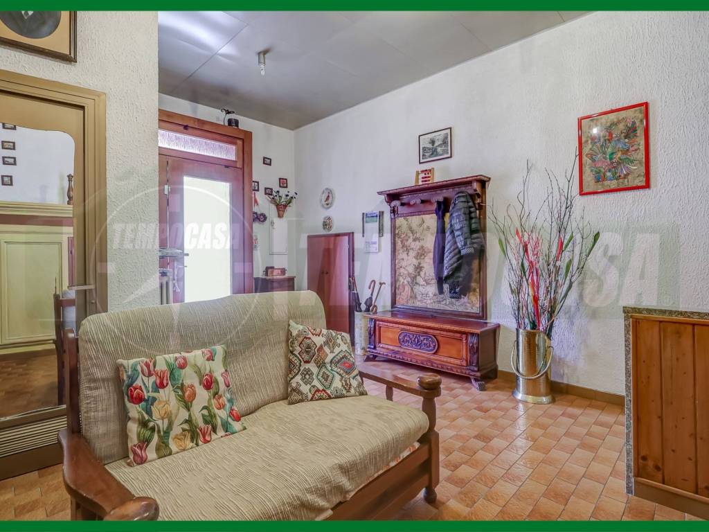 Casa indipendente a Caravate in Piazza Giuseppe Garibaldi, 18 - Foto 2