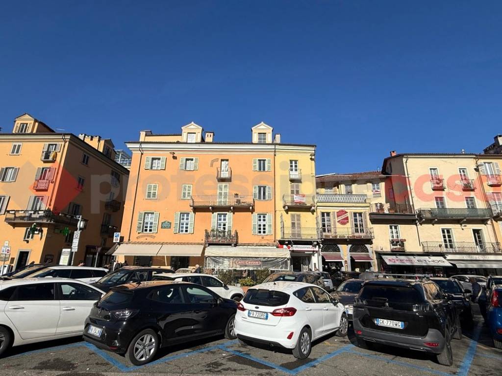 Palazzo / stabile a Pinerolo in Via Savoia, 49 - Foto 3
