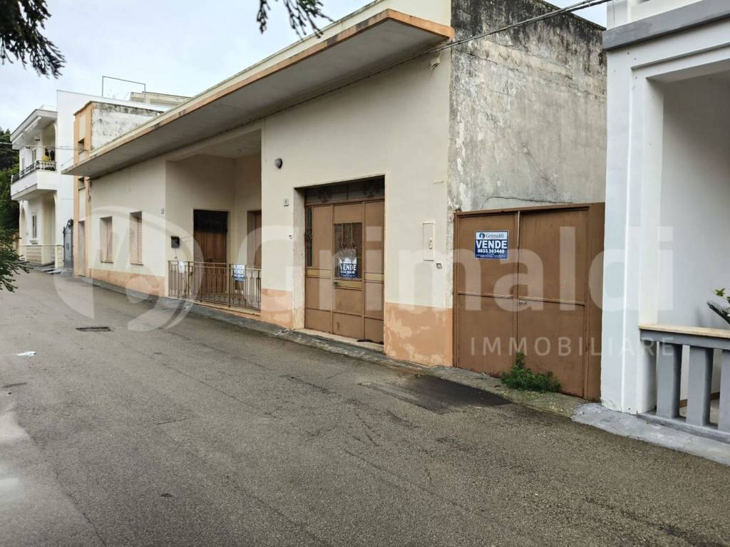 Casa indipendente a Sannicola in Via D'Annunzio, 7 - Foto 2