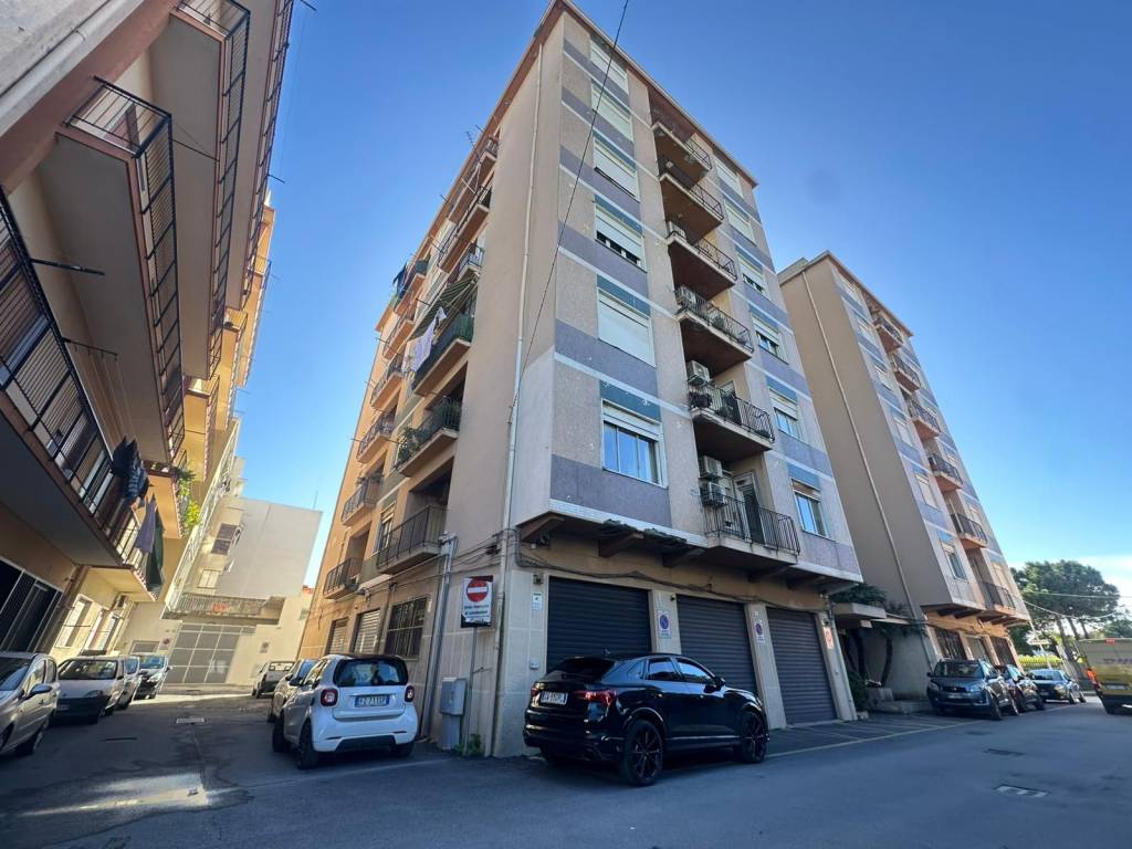 Appartamento a Milazzo in Via Magg. A. Gasparro, 5 - Foto 2