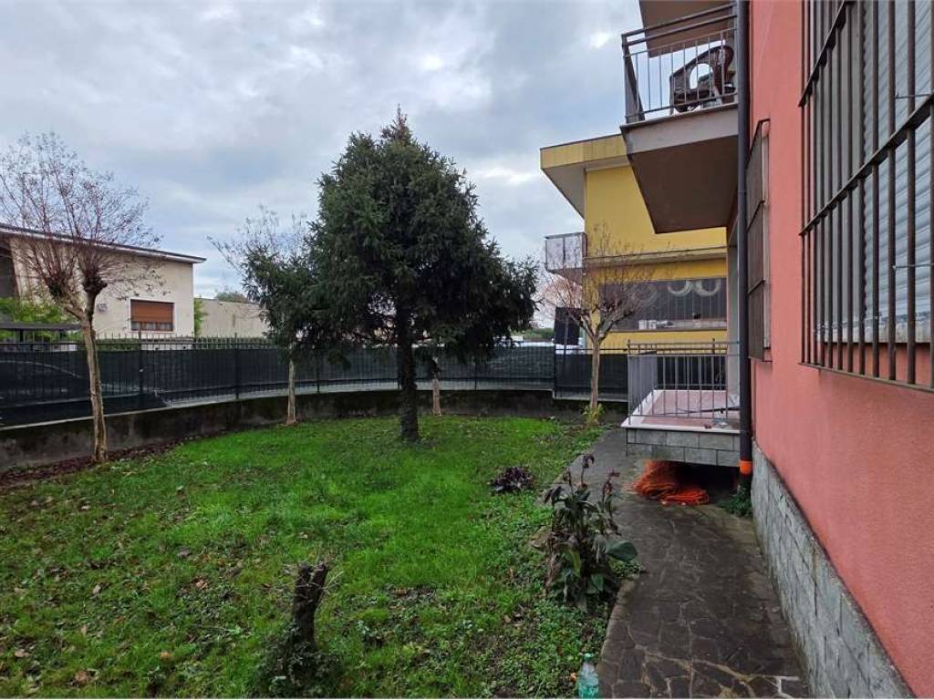 Appartamento a Carugo in Via Dante Alighieri , 1 - Foto 5