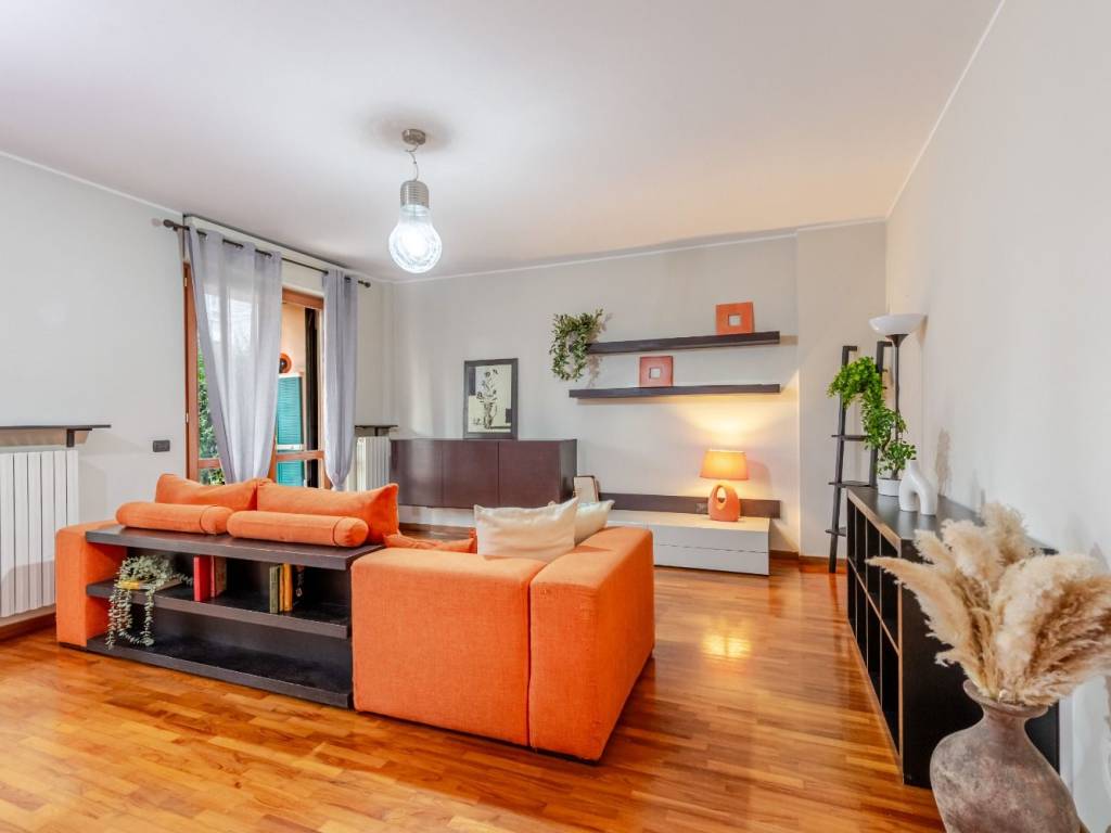 Appartamento a Tradate in Viale Guglielmo Marconi, 11 - Foto 3