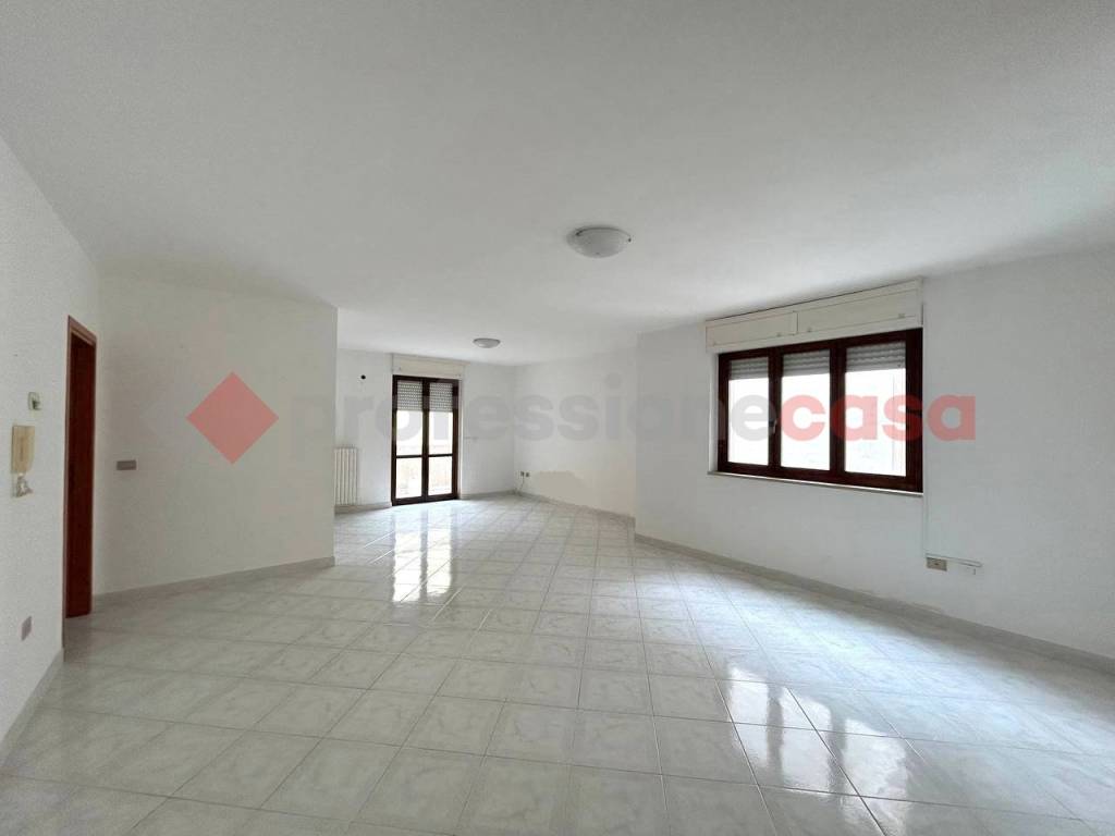 Appartamento a Poggiardo in via de viti de marco - Foto 4