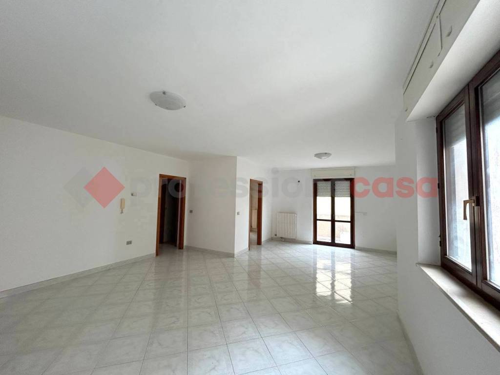 Appartamento a Poggiardo in via de viti de marco - Foto 5