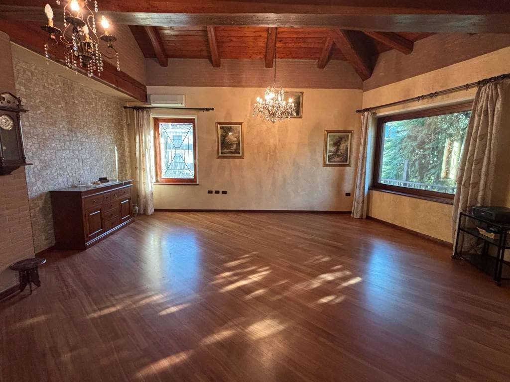 Villa a Cavour in via Cottolengo 10 - Foto 3