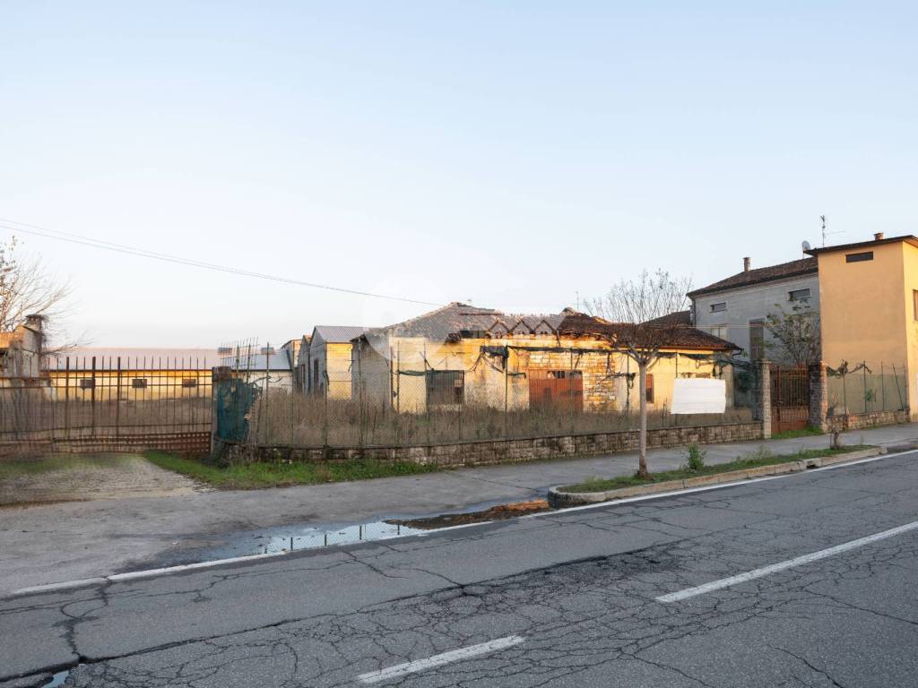 Terreno a Gambara in Via Montello, 17 - Foto 2