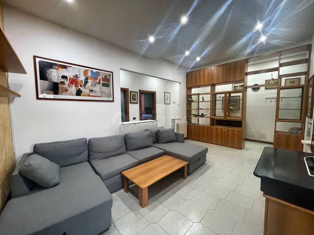 Casa indipendente a Prato in Piazza Giovanni Ciardi - Foto 2