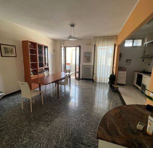 Appartamento a Mola di bari in Via Colombo 14 - Foto 2