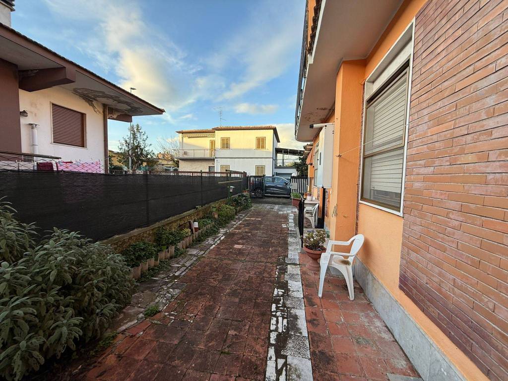 Villa a Aprilia in Via dei Larici - Foto 5