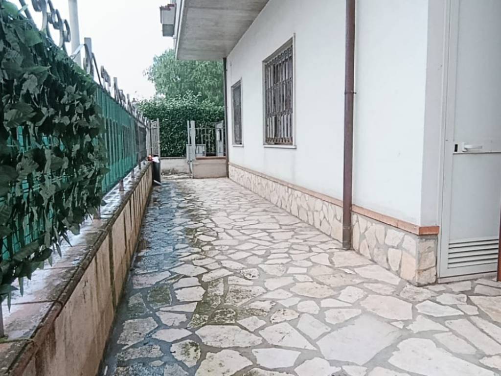 Villa a Minturno in Via Antonio Sebastiani, 374 - Foto 2