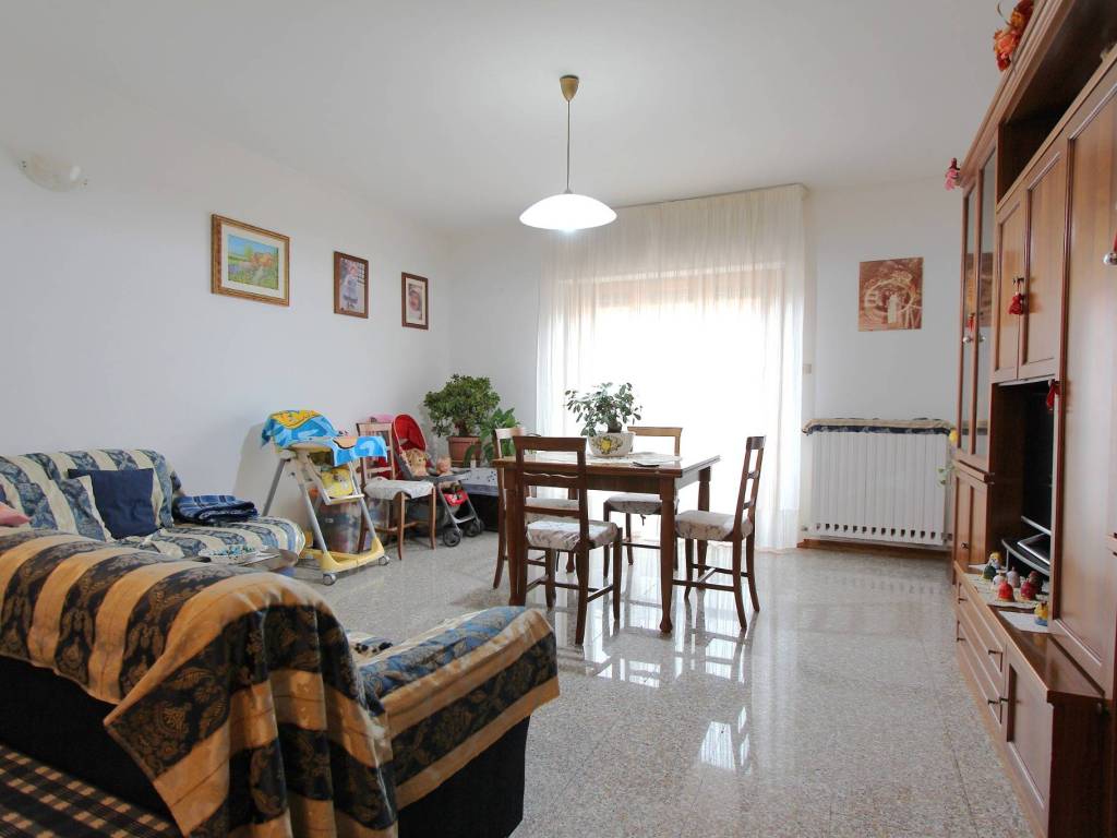 Appartamento a Folignano in Viale Venezia - Foto 2