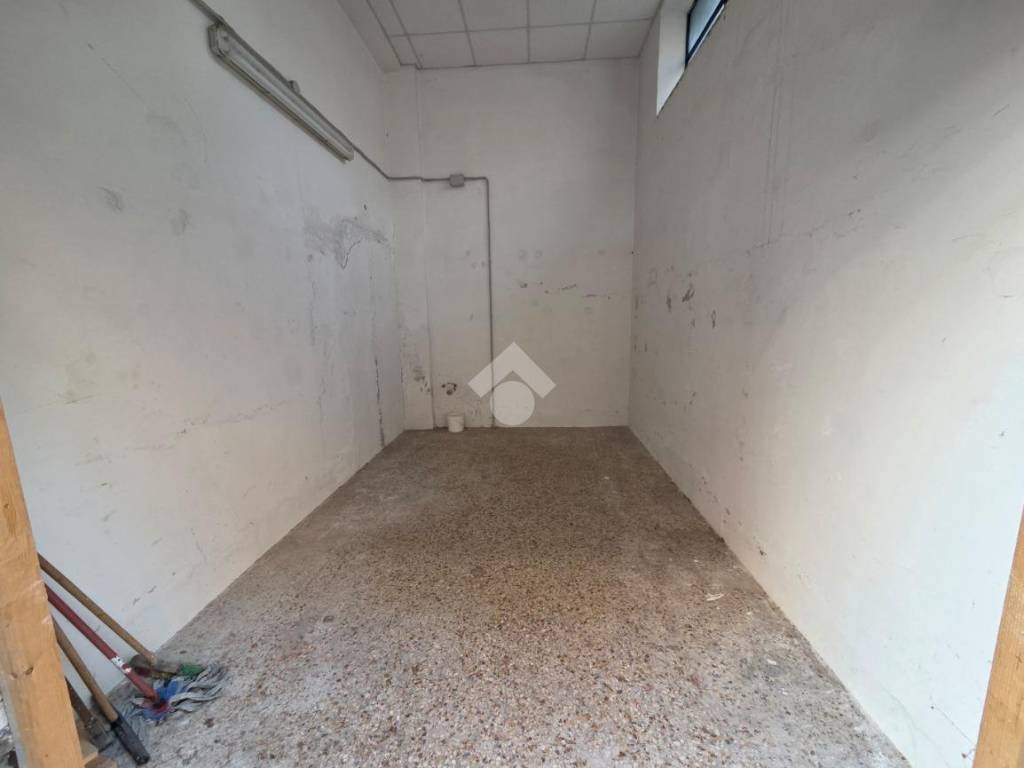Box / garage a Ascoli piceno in Via Montello, 21 - Foto 5