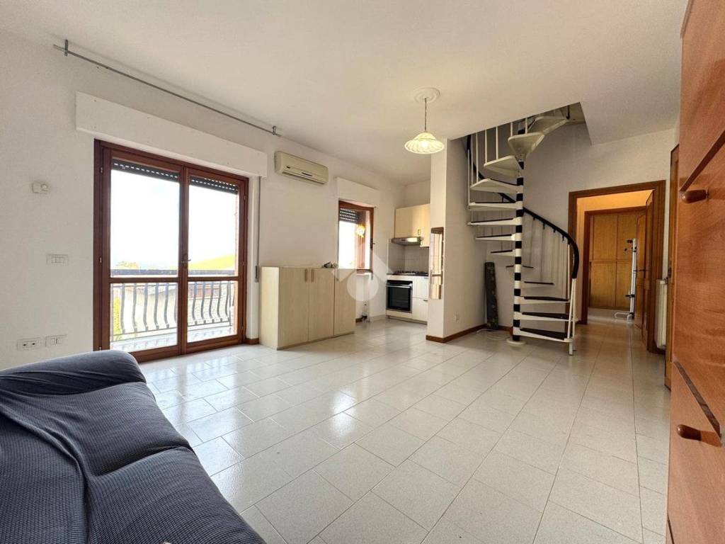 Appartamento a Monterotondo in Via piave - Foto 2