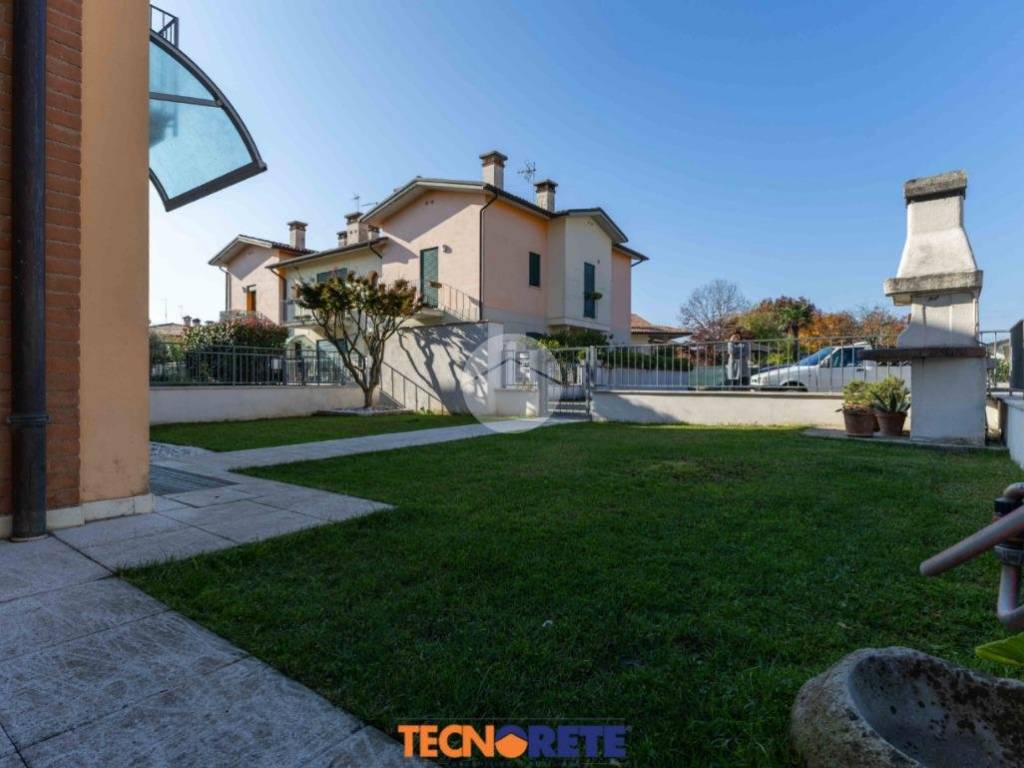 Appartamento a Zugliano in Via Don, 28 - Foto 2