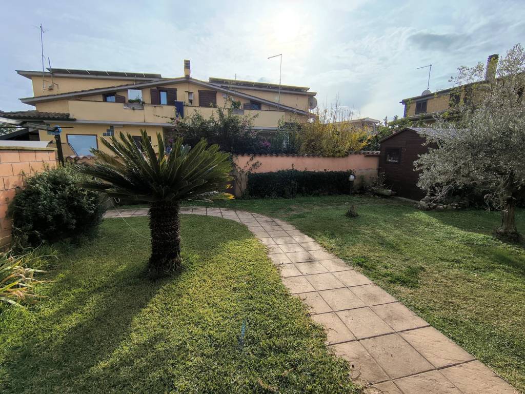 Villa a Ladispoli in Via Praga - Foto 4