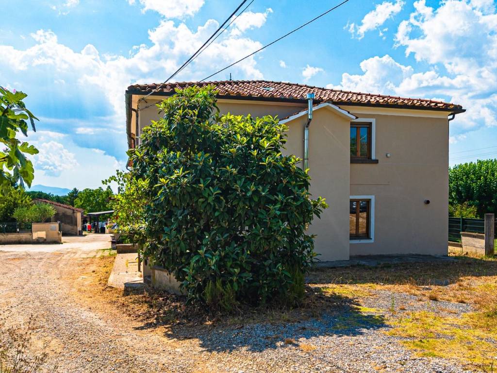Villa a Larciano in Via Giovanni Segantini - Foto 2