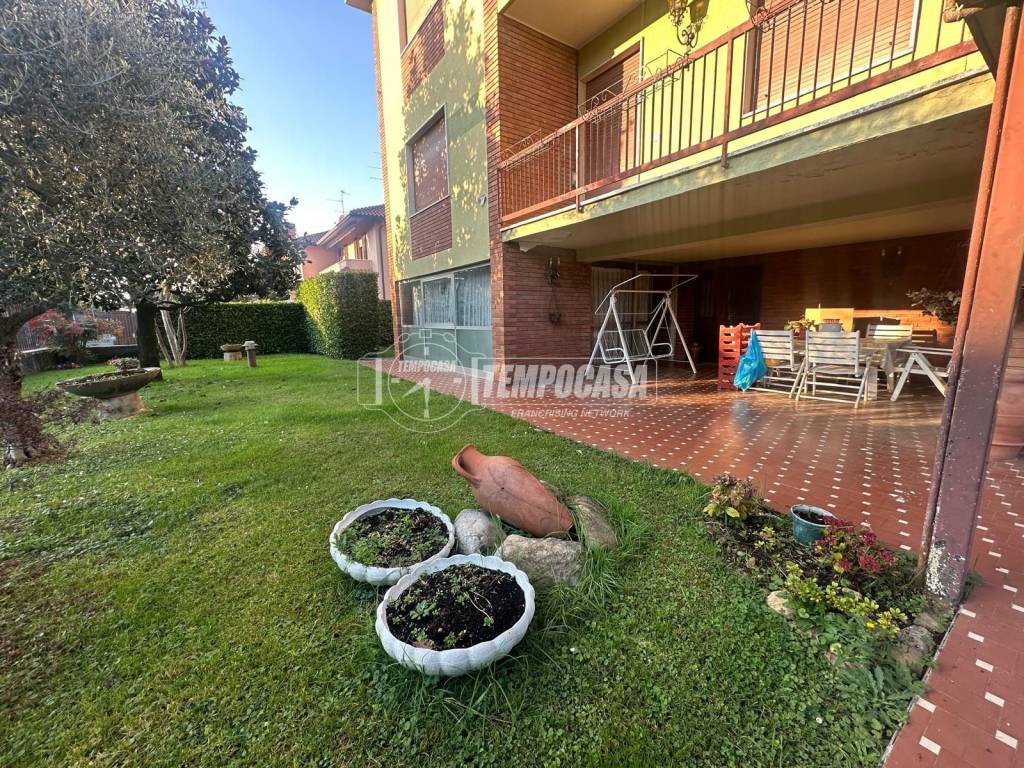 Villa a Mozzo in Via Ugo Foscolo 4 - Foto 3