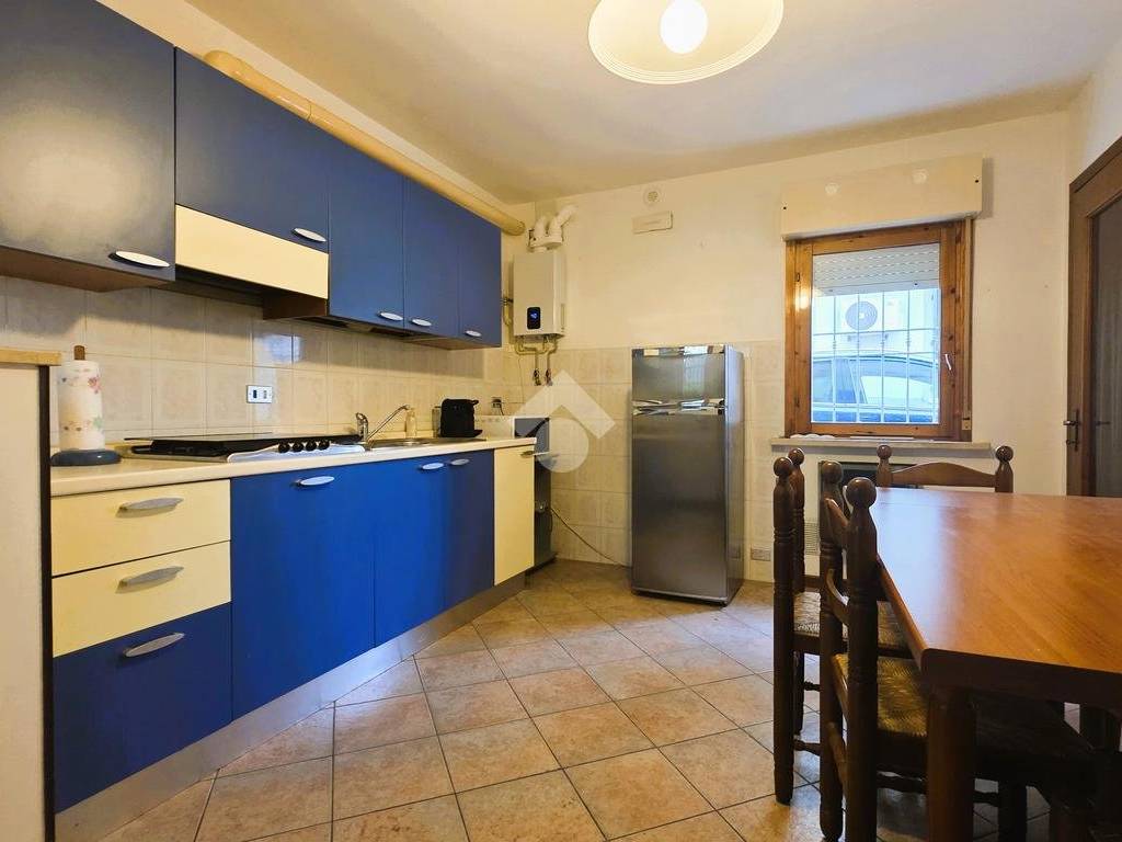 Villa a Roncoferraro in Via C. Battisti, 1 - Foto 3