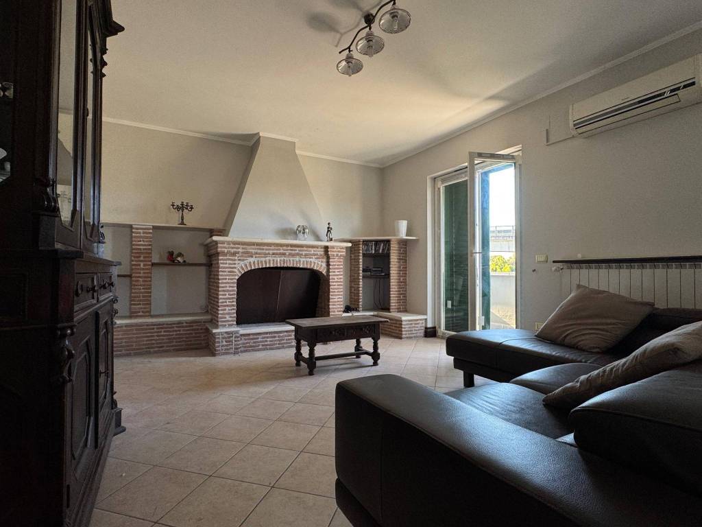 Appartamento a Casapulla in Via Salvo D'Acquisto - Foto 2